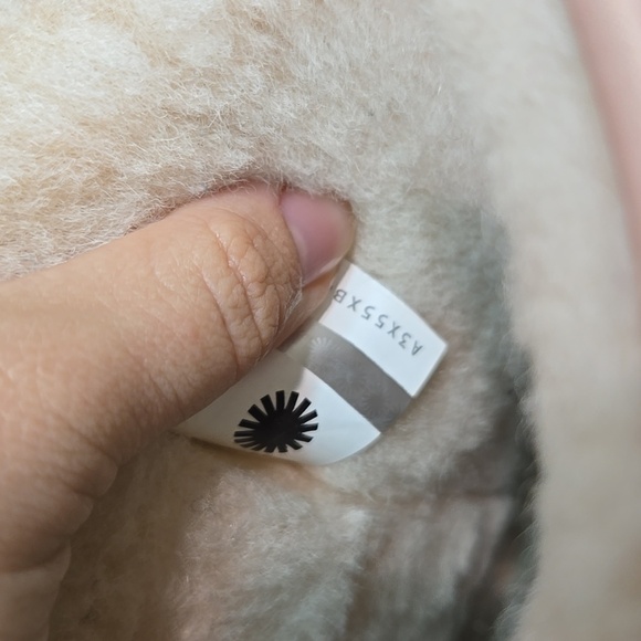 Ugg Australia big girl Pink Star Sequin Boots Sheepskin Shoes Sz 4 - Picture 14 of 14